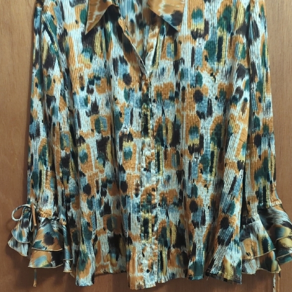 Essentials Multicolor Button-Up Blouse - Picture 3 of 4